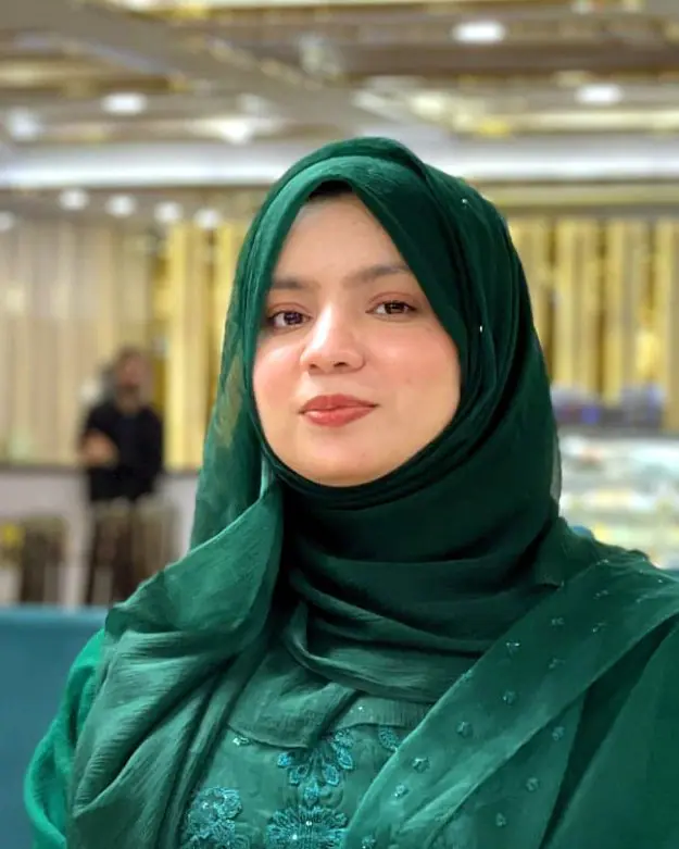 Zarmina Tahir, Economics tutor